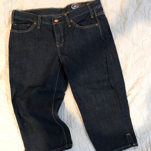 ▪️GAP Limited Edition Dark Denim Capris - Picture 1 of 11